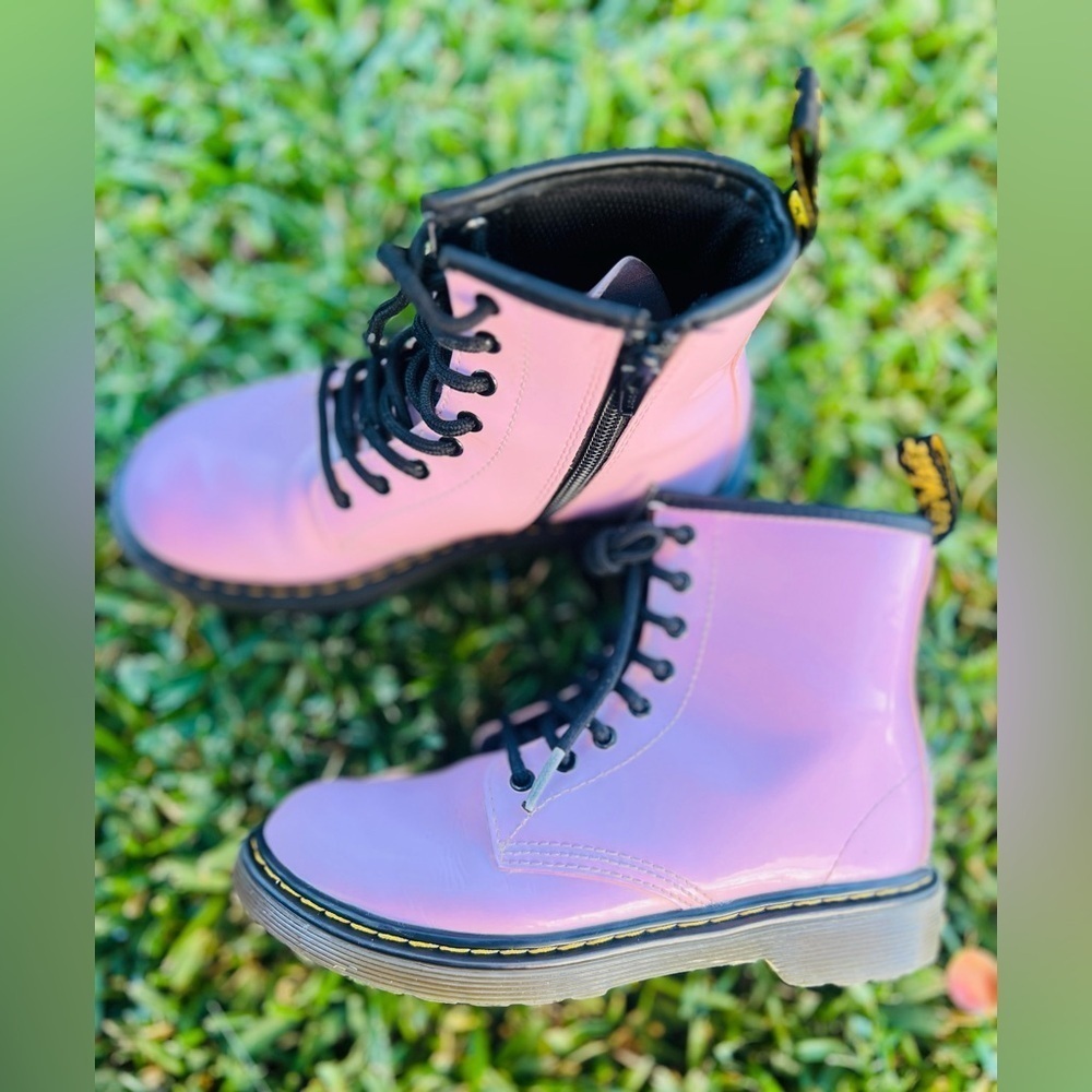 Dr Martins Air Wair Pale Pink 1460 J Girls Leather Boots size 2 great condition